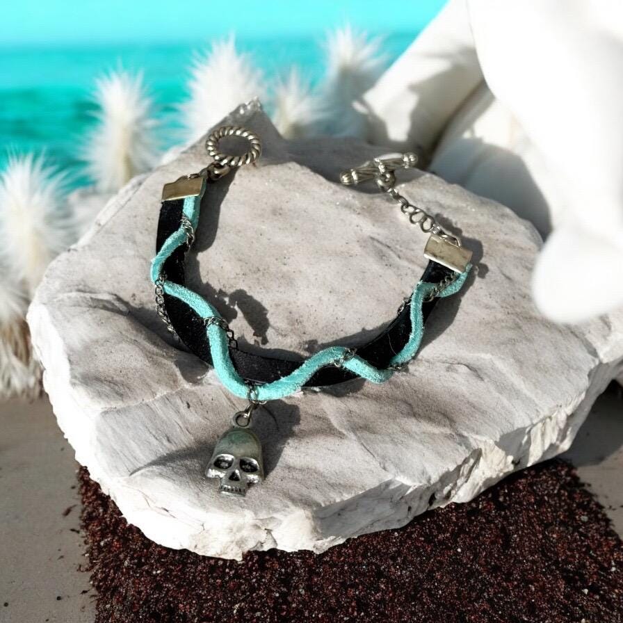 Venom Kiss Skull Bracelet