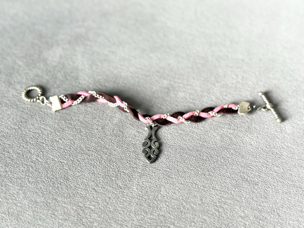 Velvet Fish Bracelet