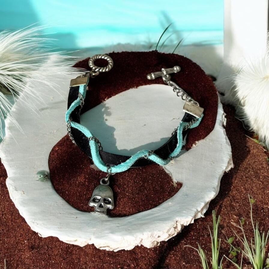 Venom Kiss Skull Bracelet