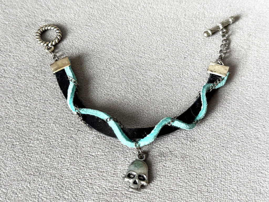 Venom Kiss Skull Bracelet
