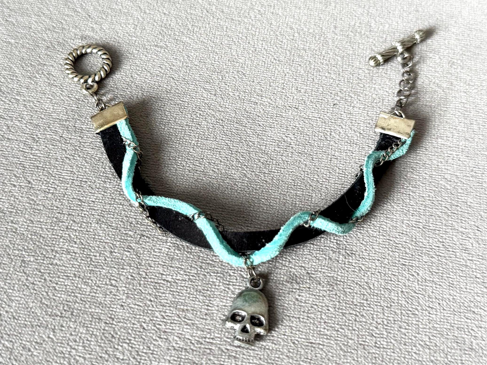 Venom Kiss Skull Bracelet