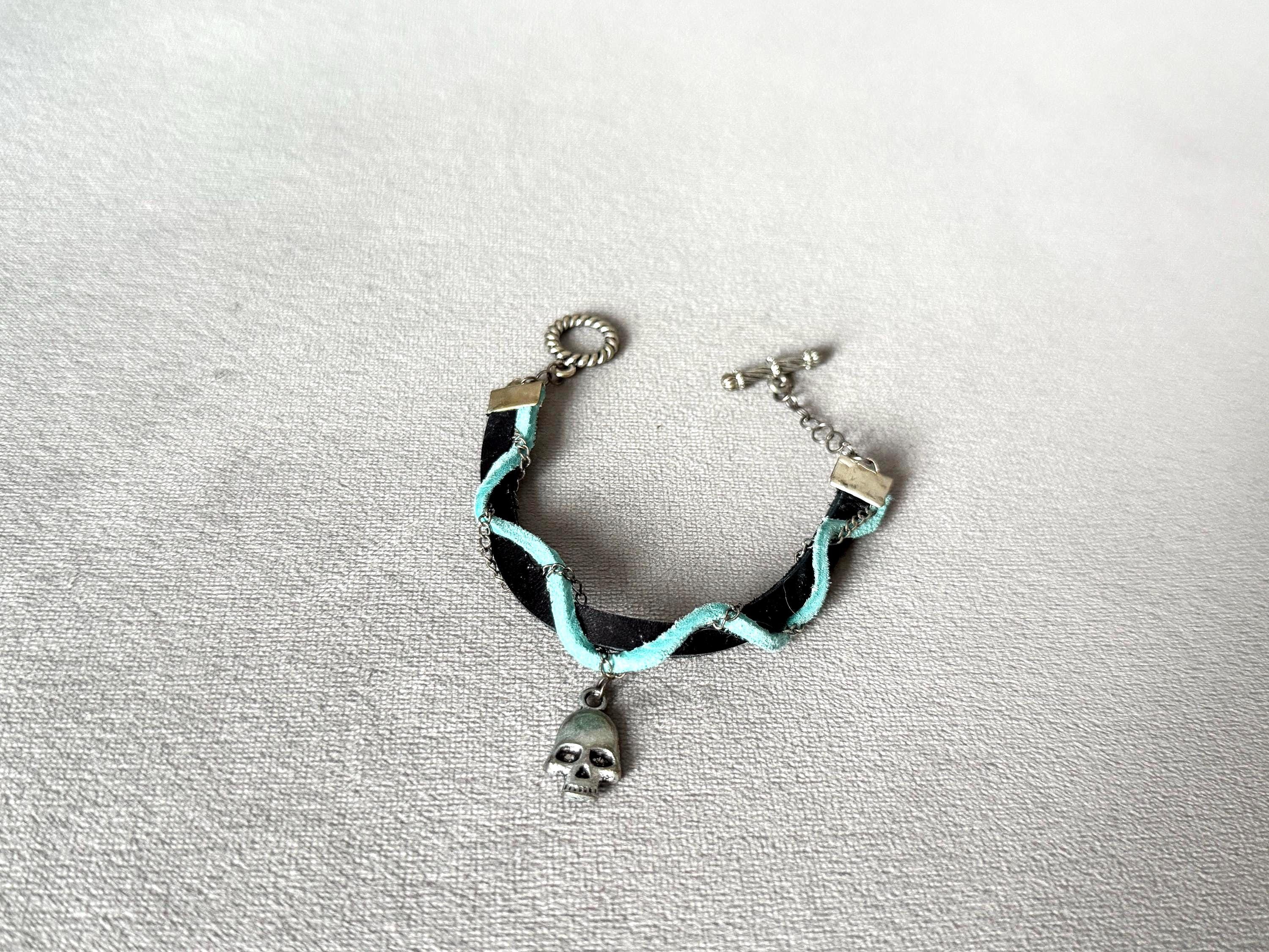Venom Kiss Skull Bracelet