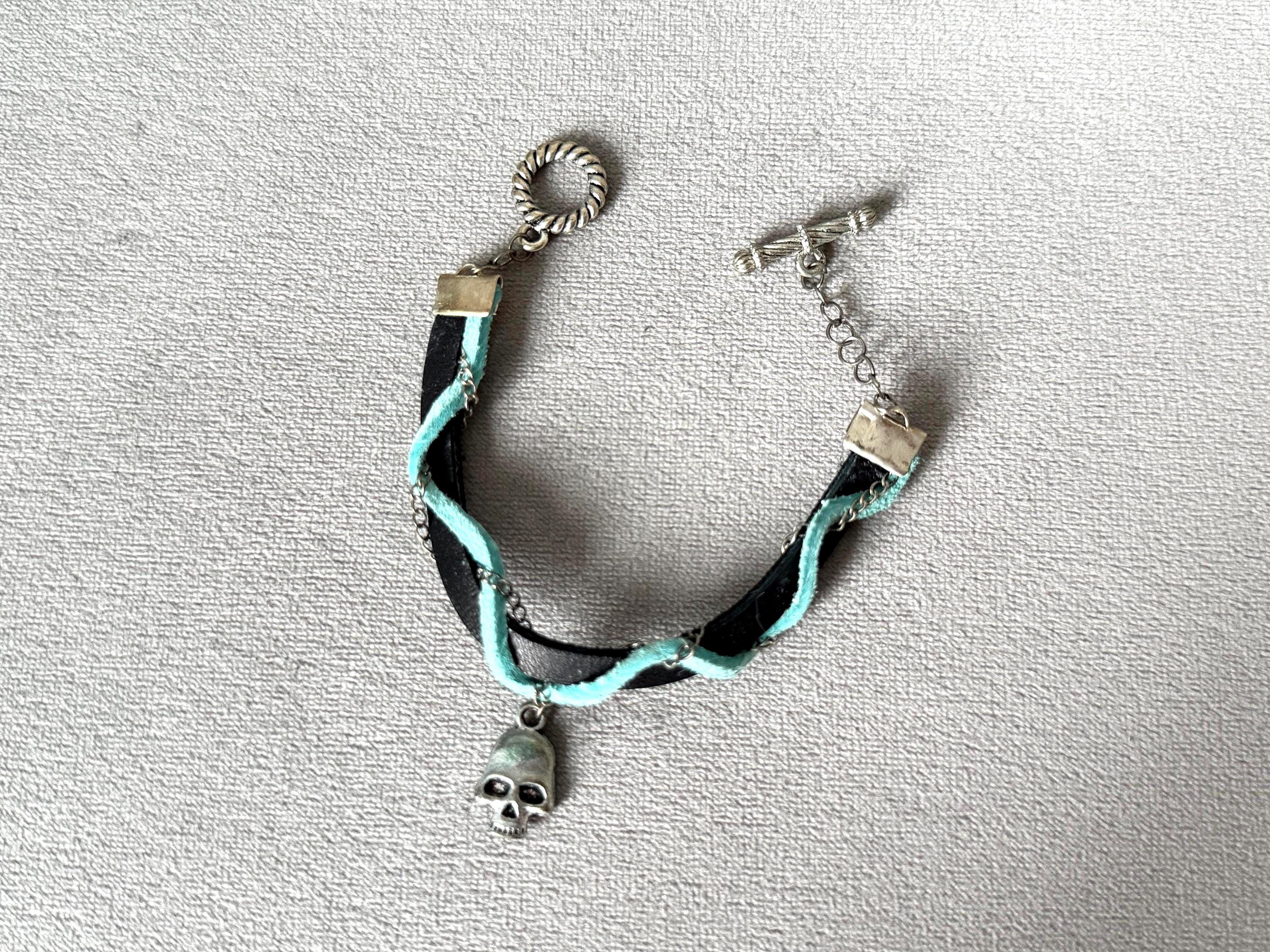 Venom Kiss Skull Bracelet