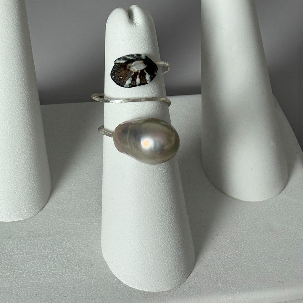 Silver Hammered Cabo Shell and Pearl Ring