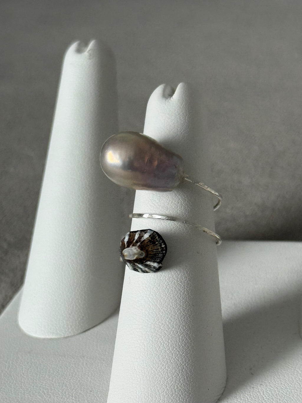 Silver Hammered Cabo Shell and Pearl Ring
