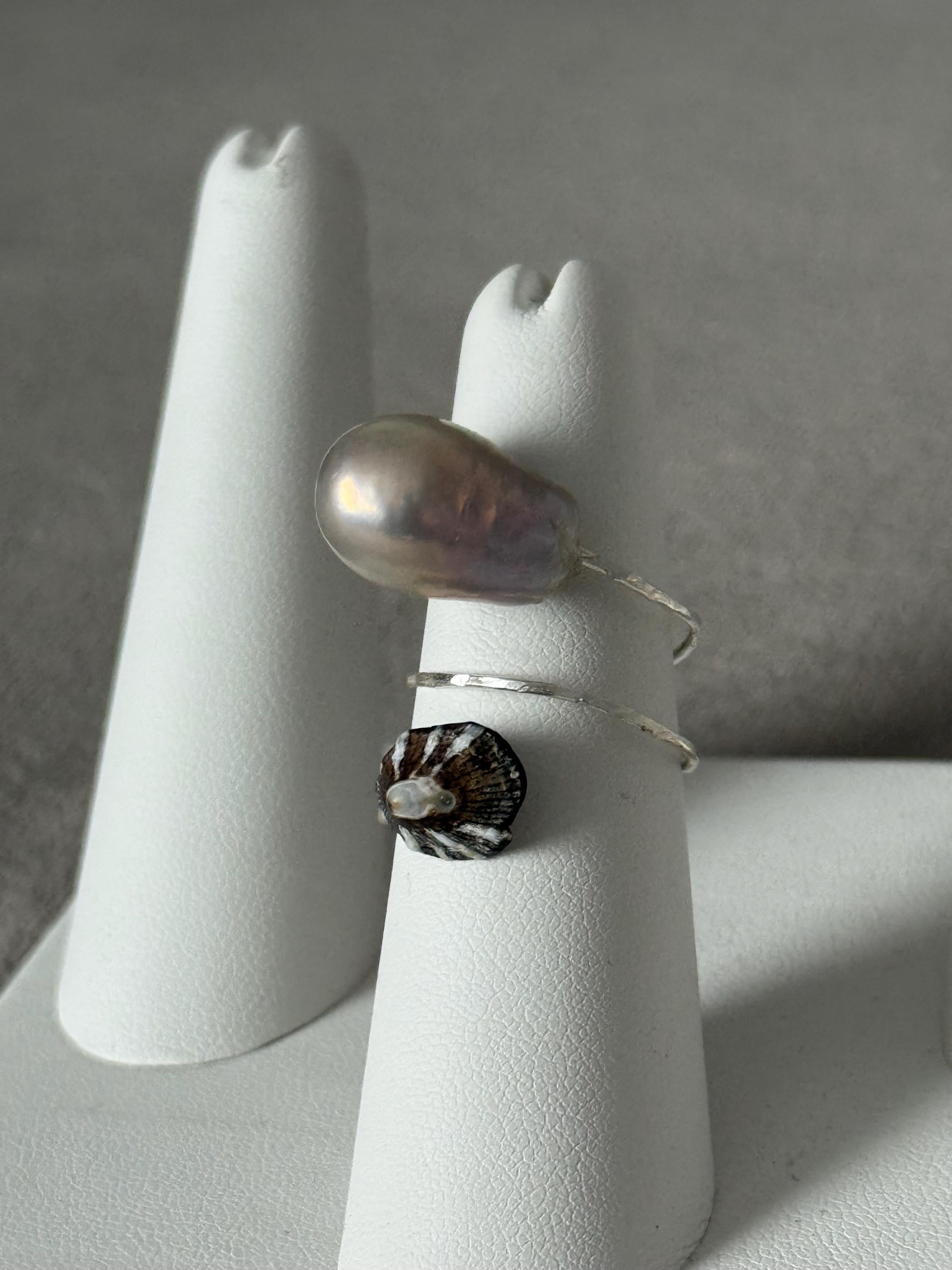 Silver Hammered Cabo Shell and Pearl Ring