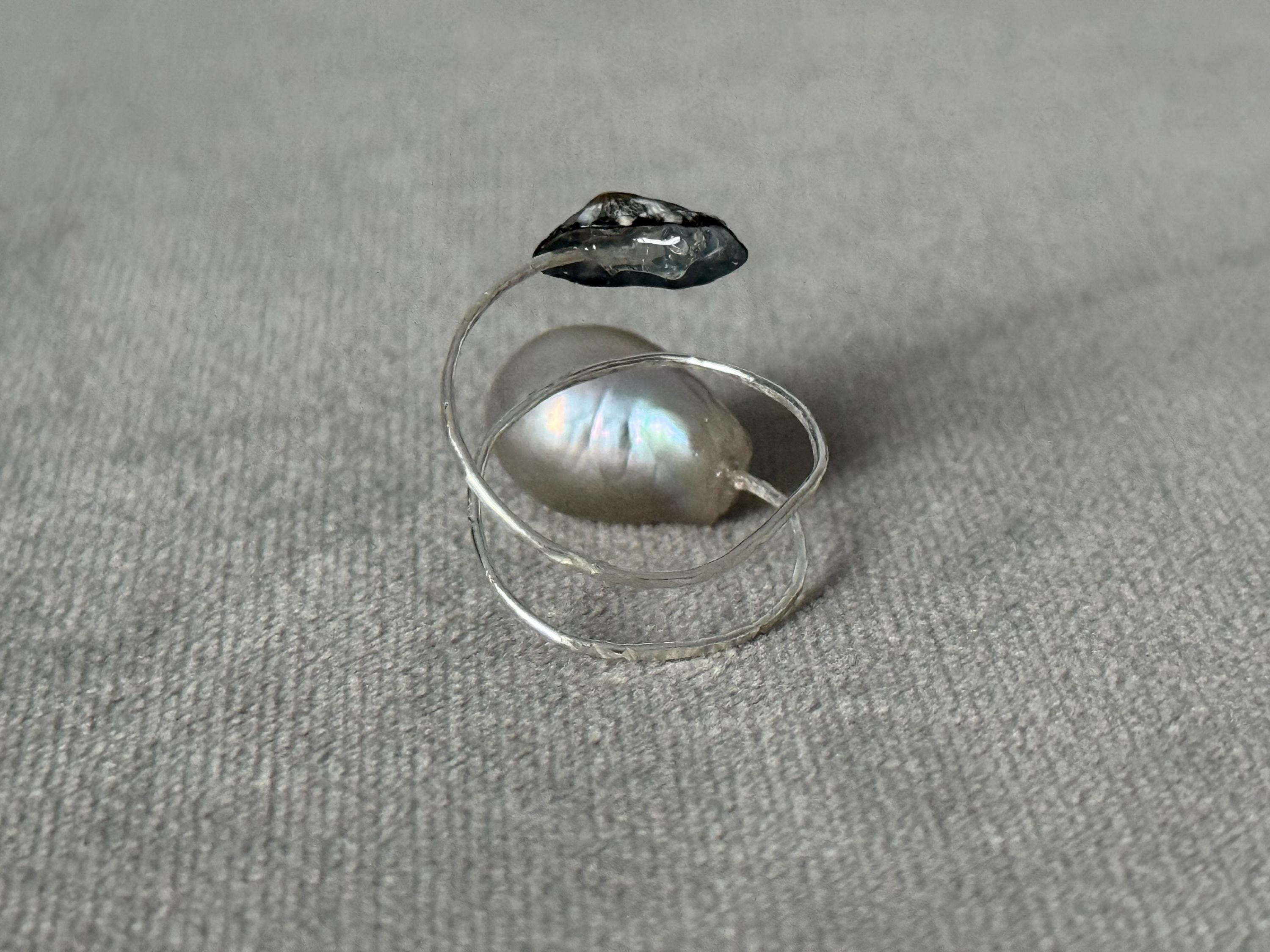 Silver Hammered Cabo Shell and Pearl Ring