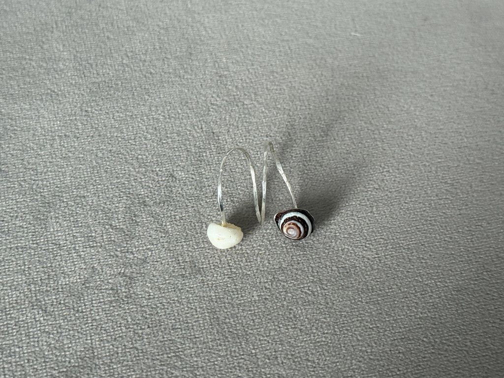 Monochrome Hammered Shell Ring
