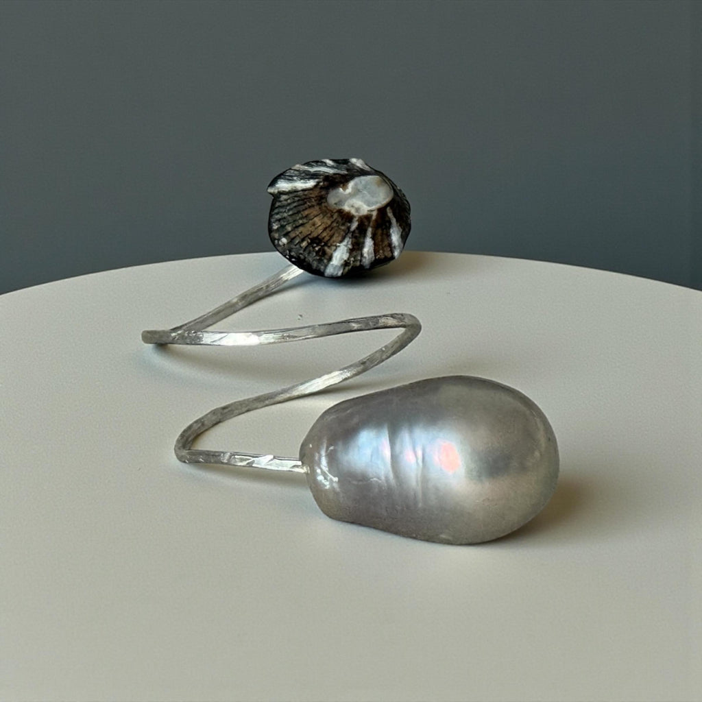 Silver Hammered Cabo Shell and Pearl Ring