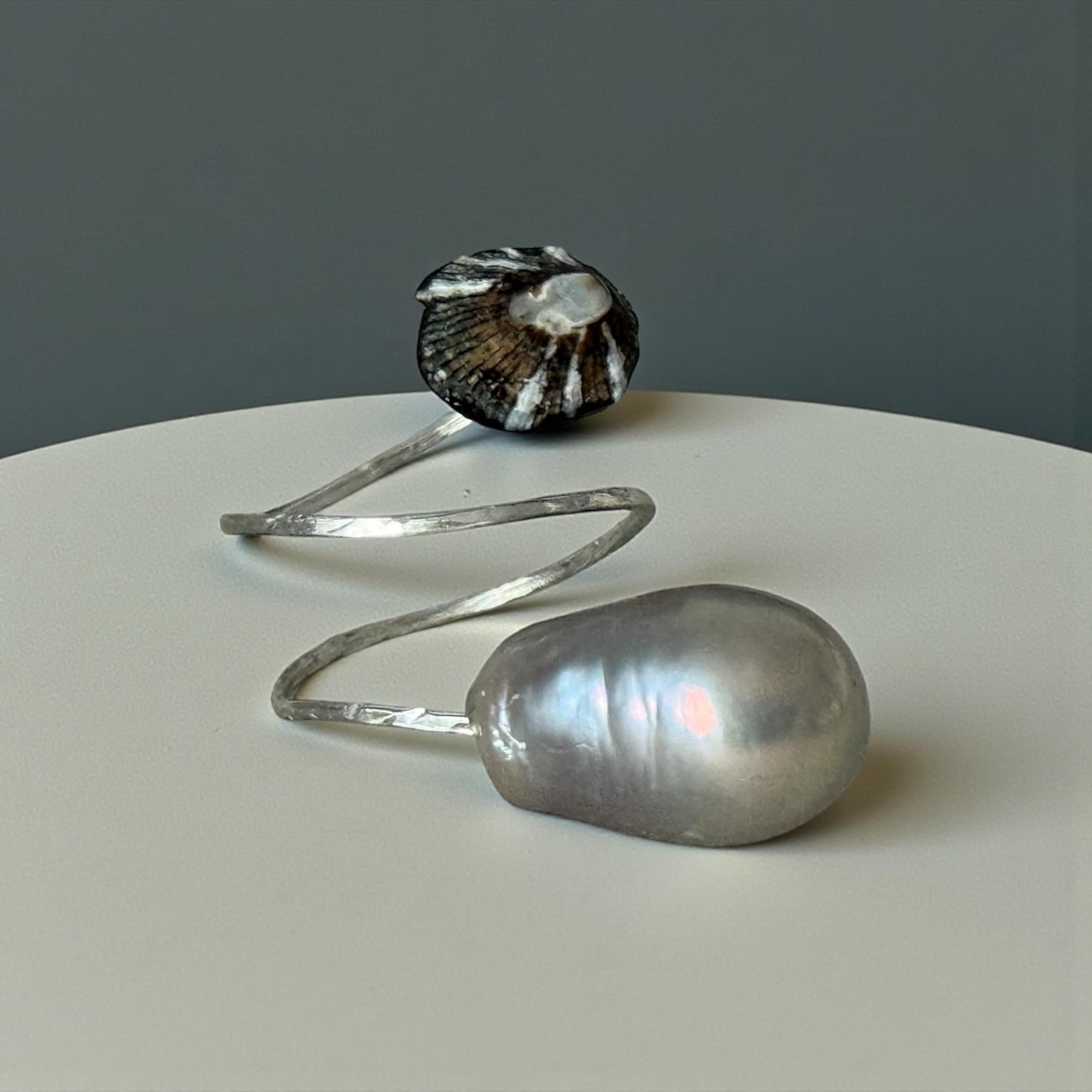 Silver Hammered Cabo Shell and Pearl Ring