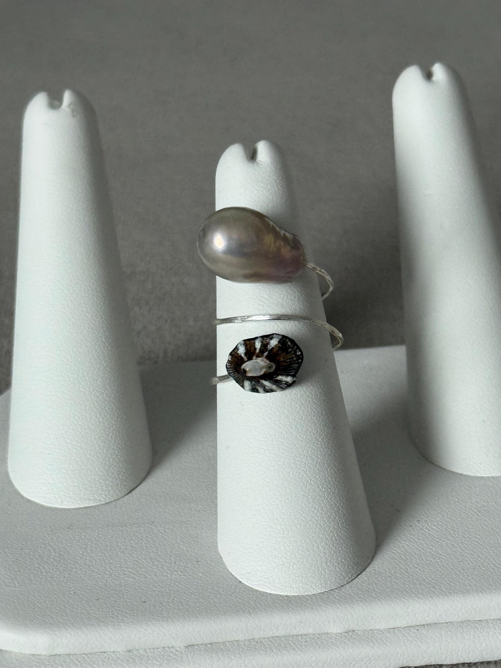 Silver Hammered Cabo Shell and Pearl Ring