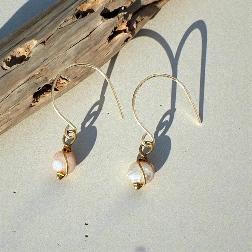 Soft Current Pearl Earrings