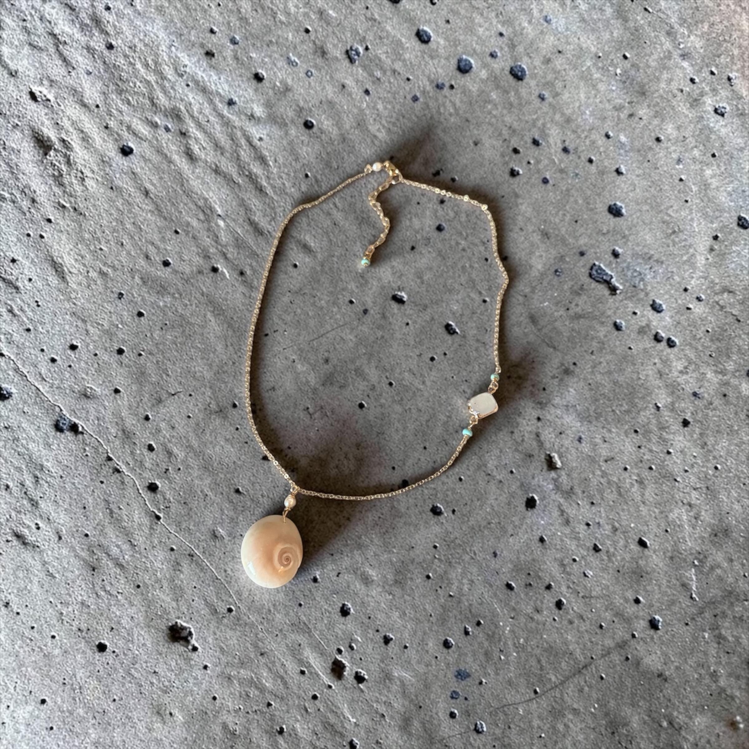 Golden Tide Relic Shell Necklace