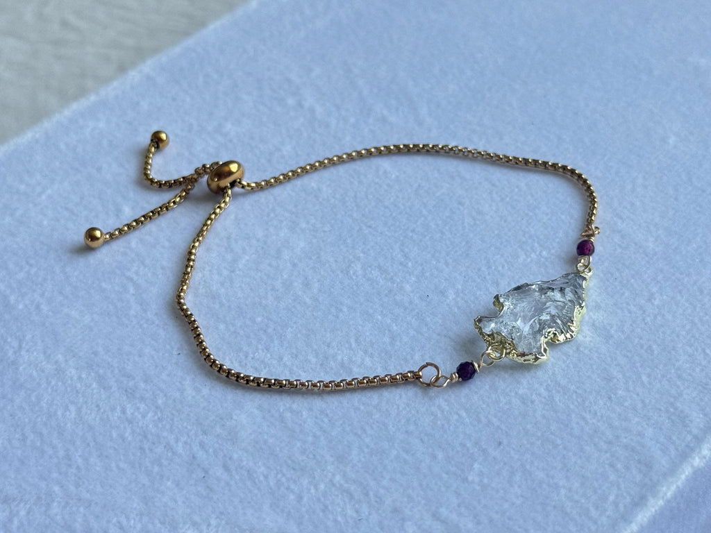 Golden Apex Quartz Bolo Bracelet — Ruby Pulse Edition