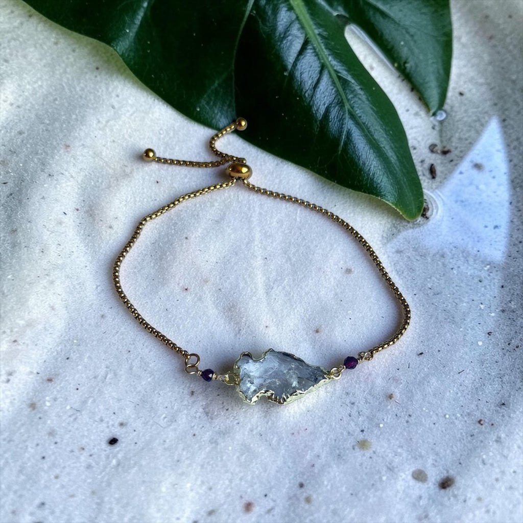Golden Apex Quartz Bolo Bracelet — Ruby Pulse Edition