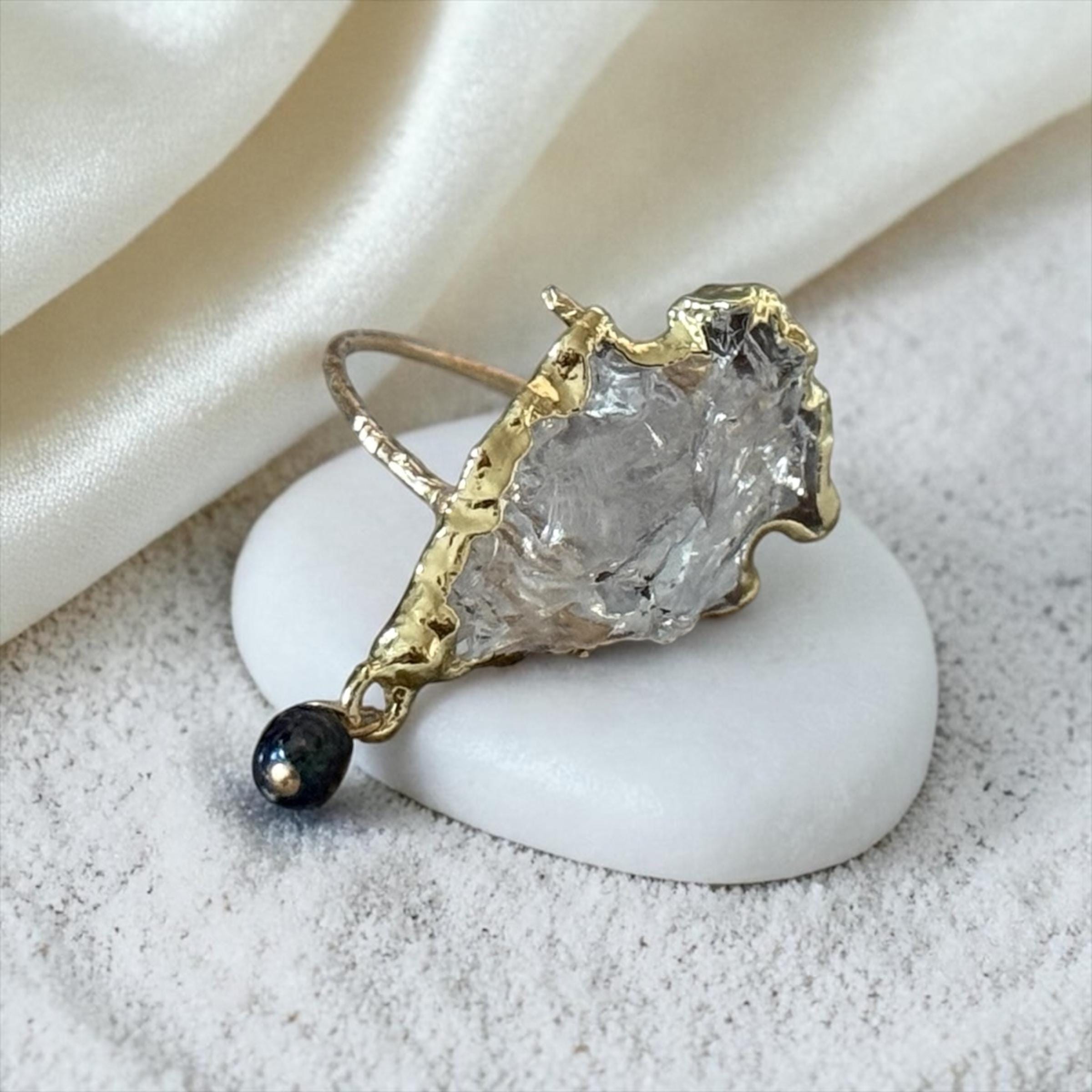 Obsidian Tide Hammered Quartz Ring