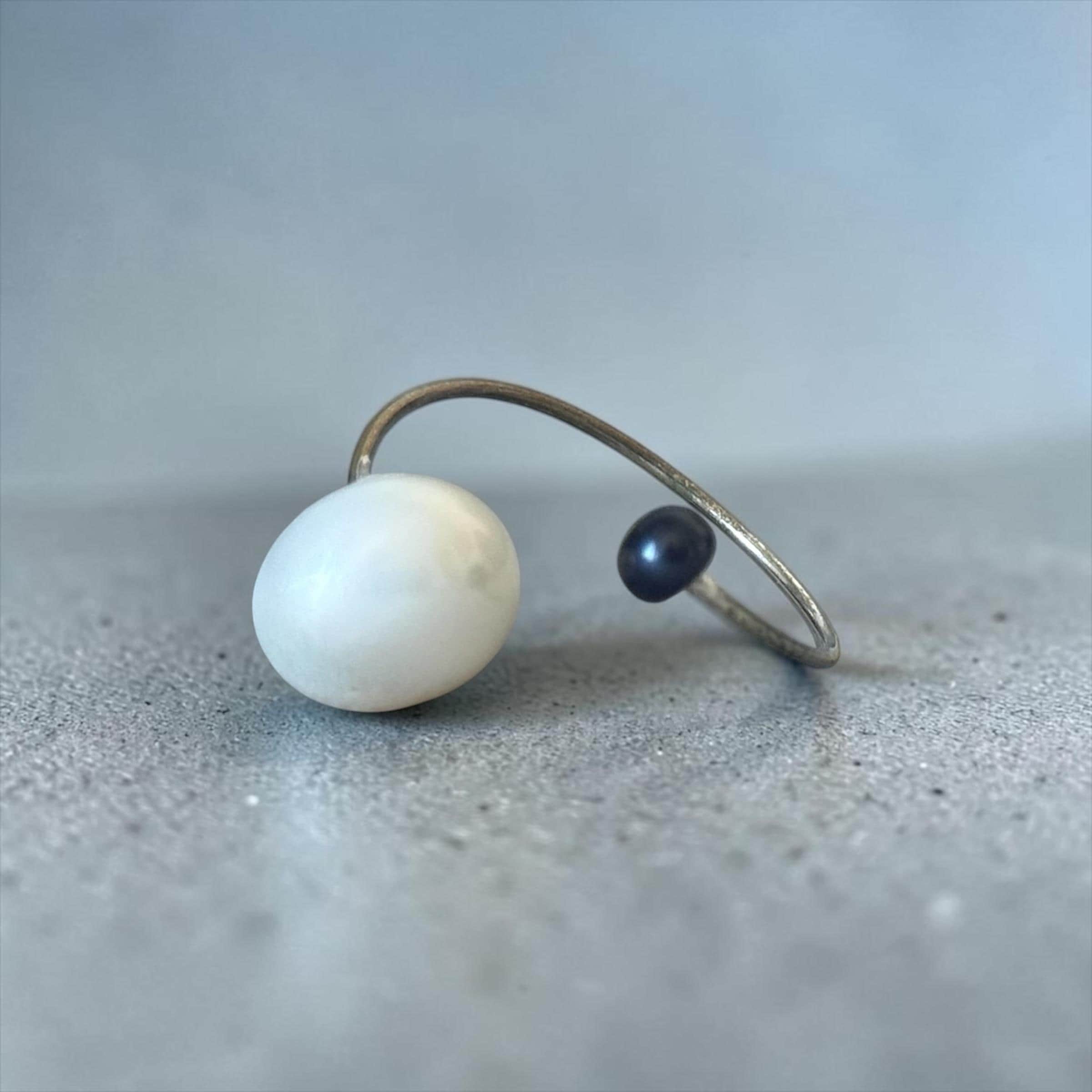 Midnight Pearl Orbit Ring