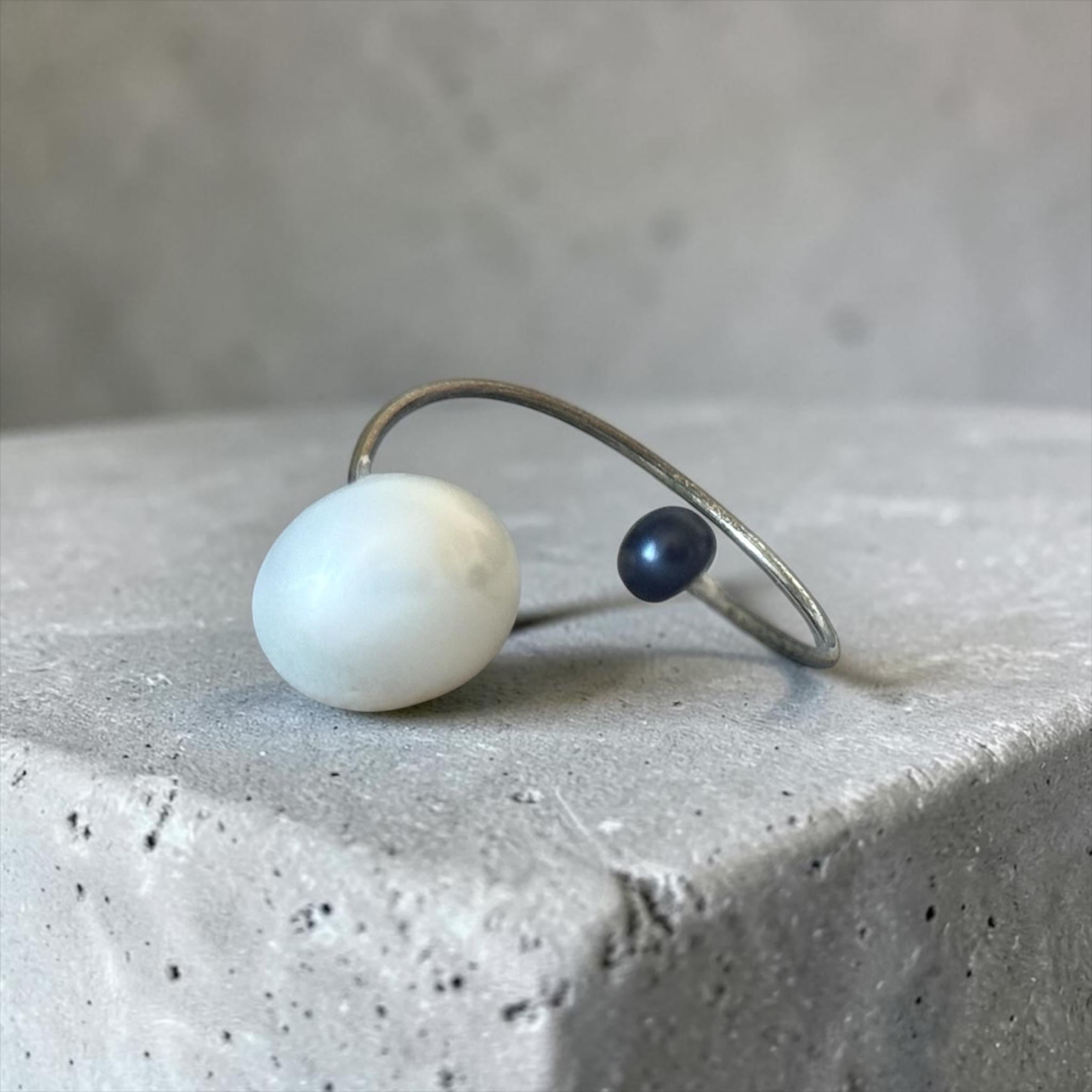 Midnight Pearl Orbit Ring