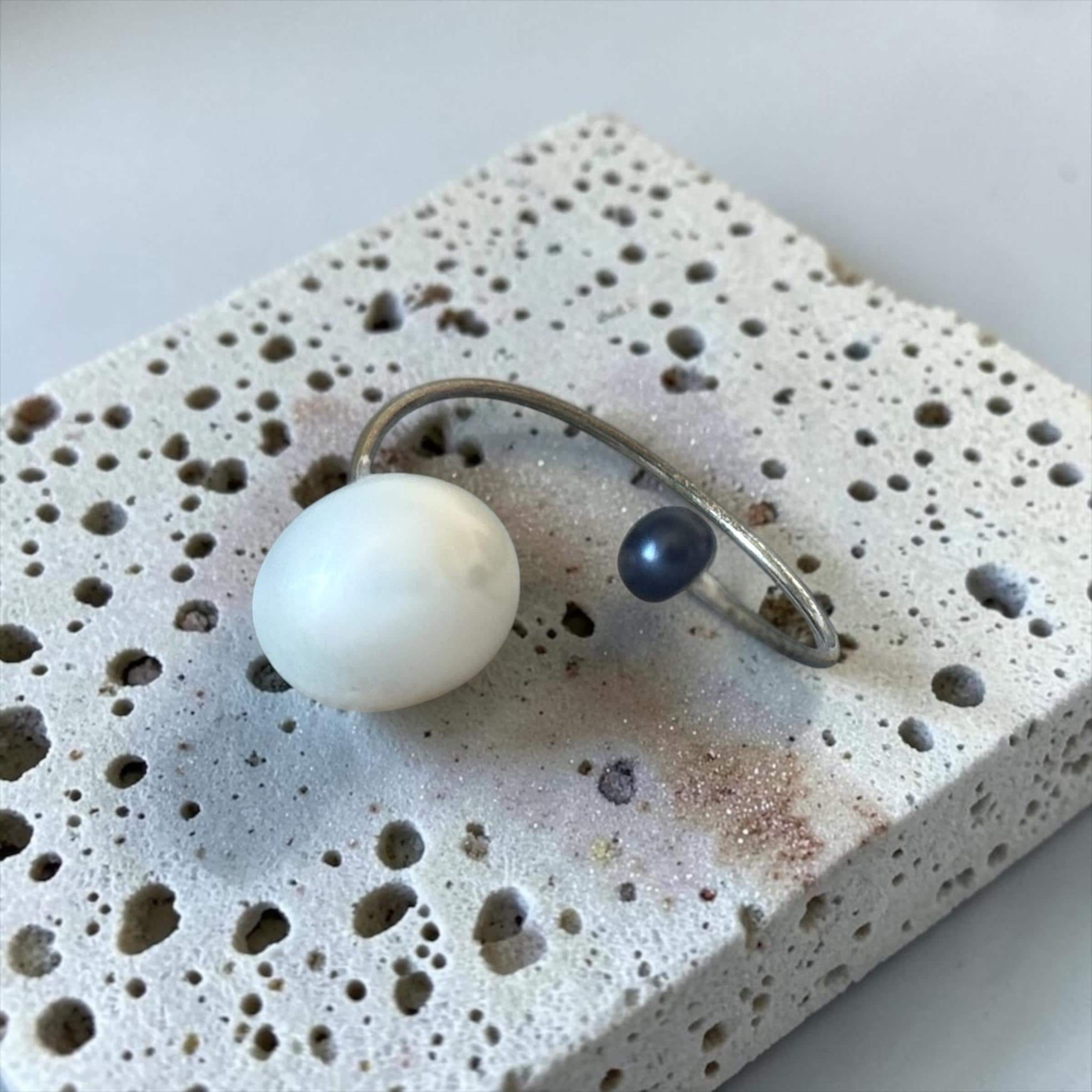 Midnight Pearl Orbit Ring