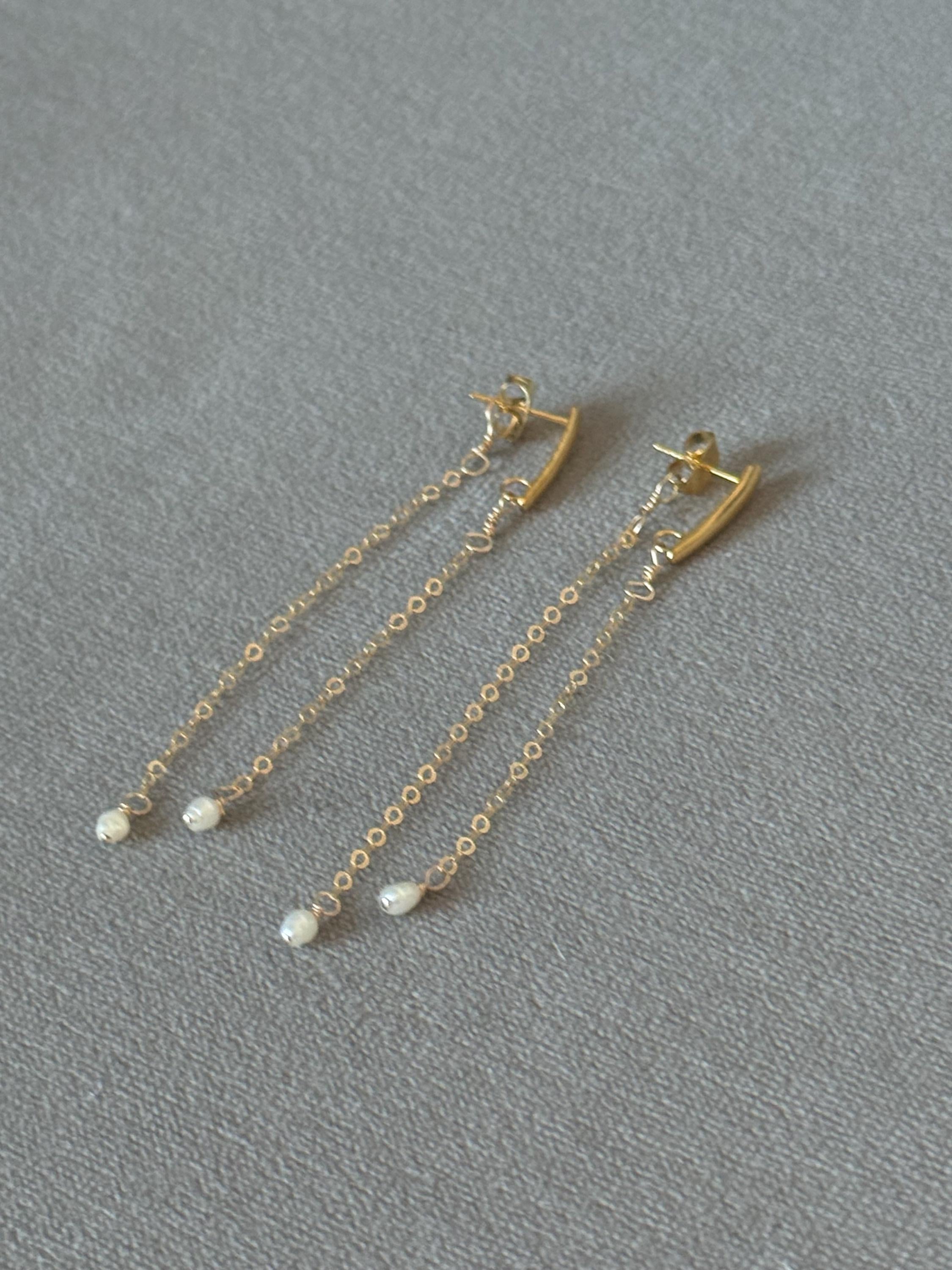 Pearl & Golden Thread Earrings