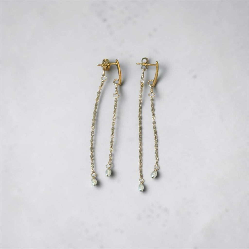 Pearl & Golden Thread Earrings