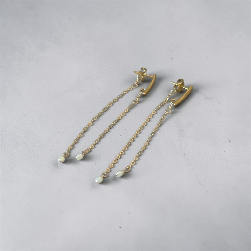 Pearl & Golden Thread Earrings