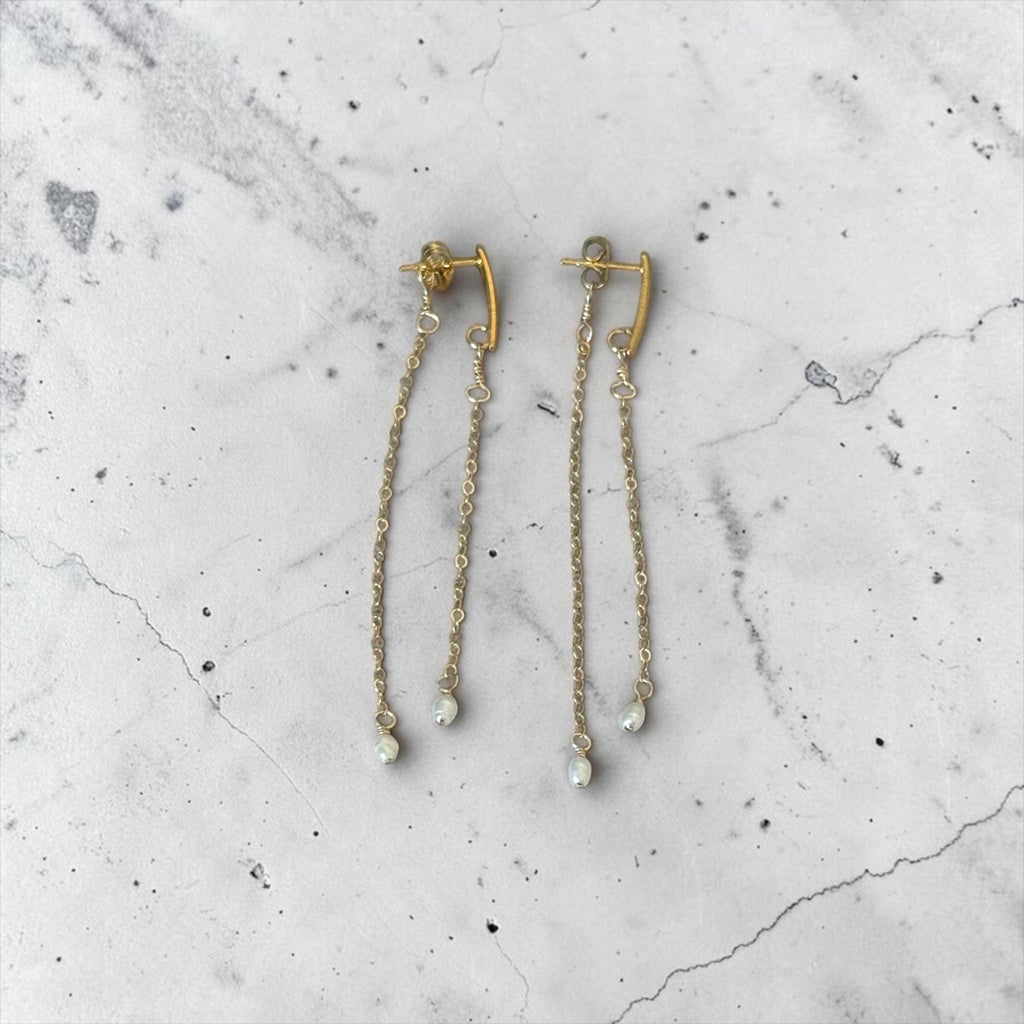 Pearl & Golden Thread Earrings