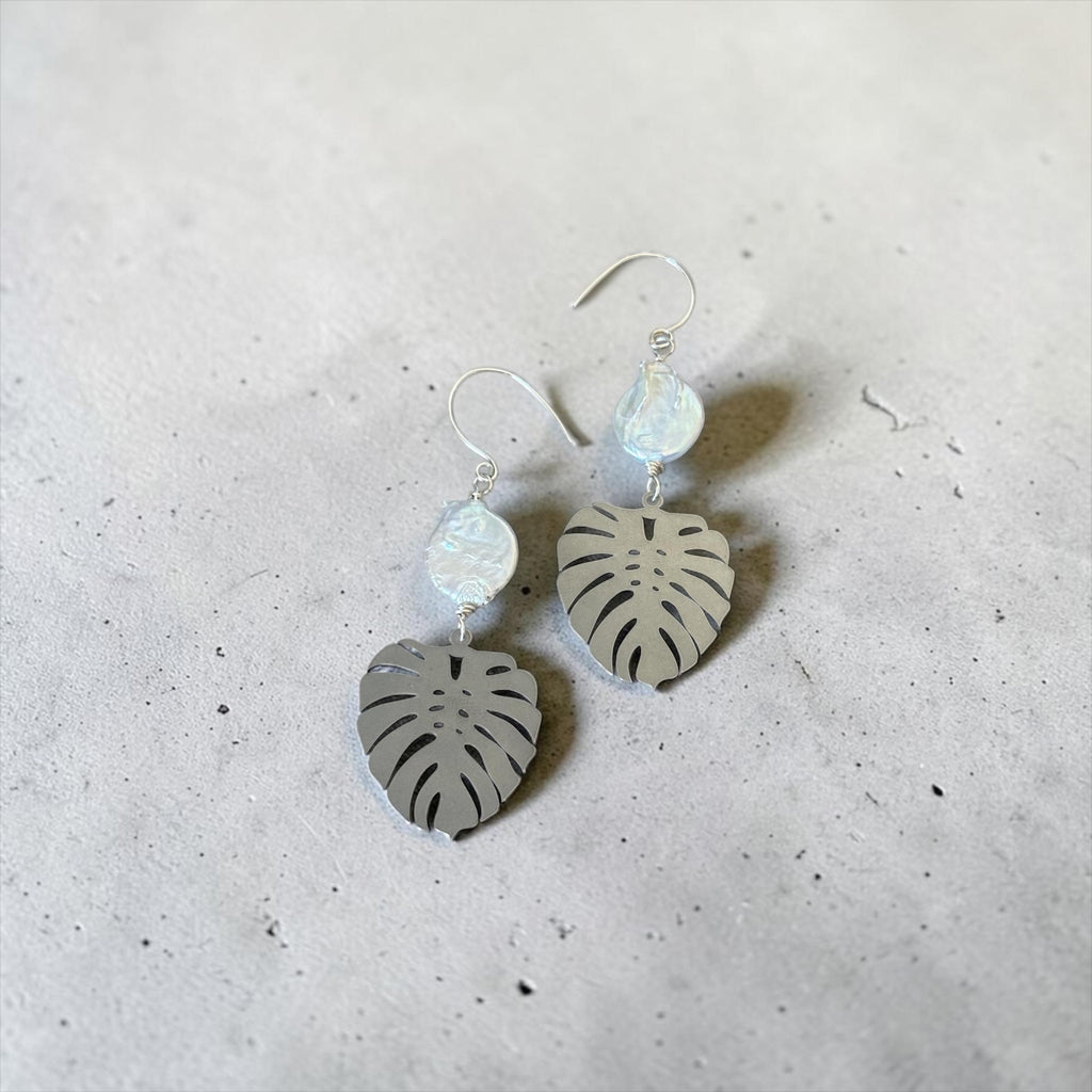 Silver Tropic Pearl Earrings