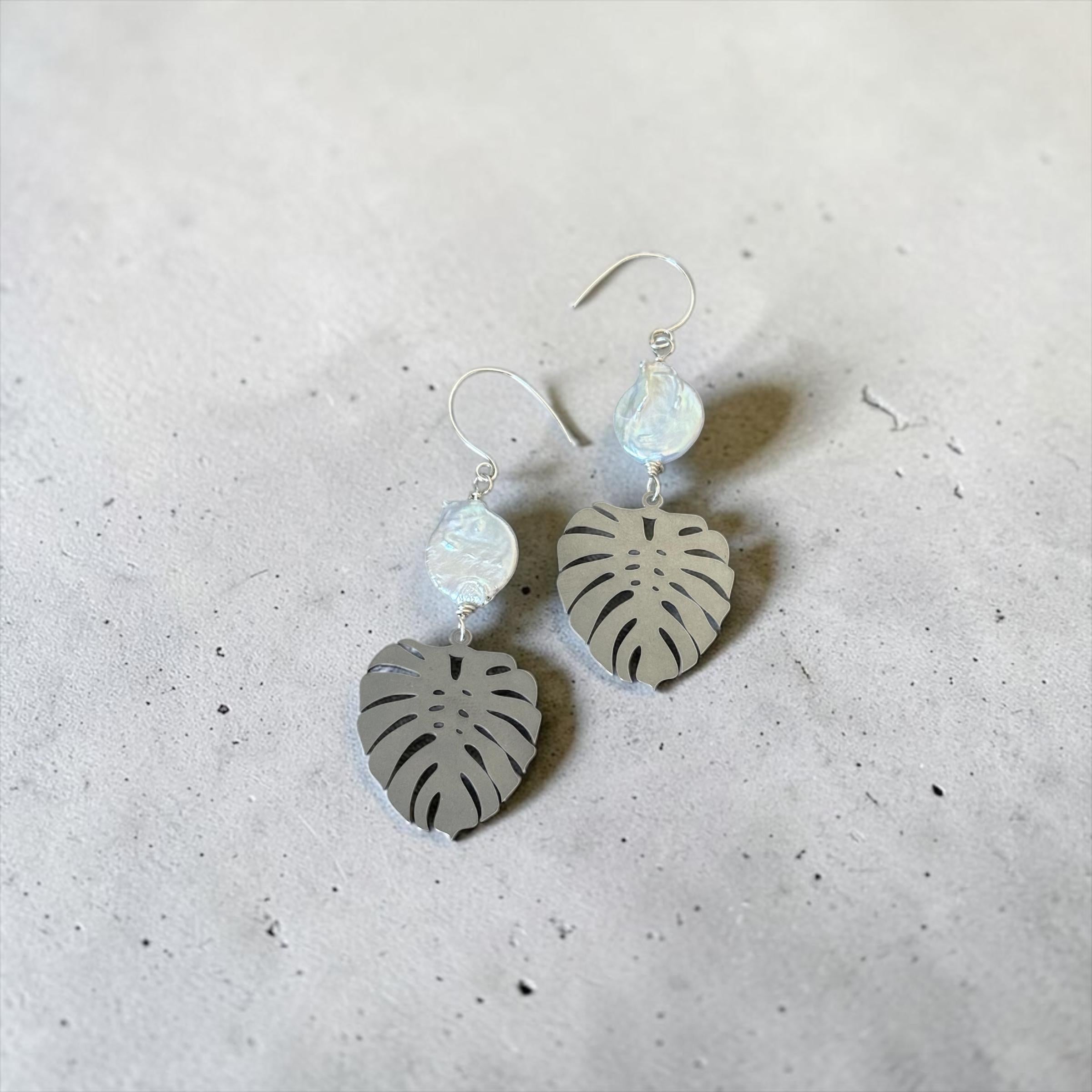 Silver Tropic Pearl Earrings