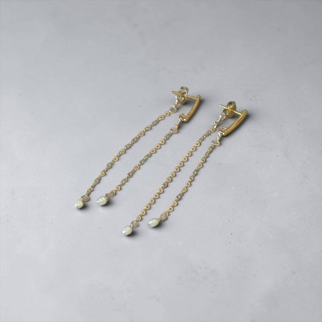 Pearl & Golden Thread Earrings