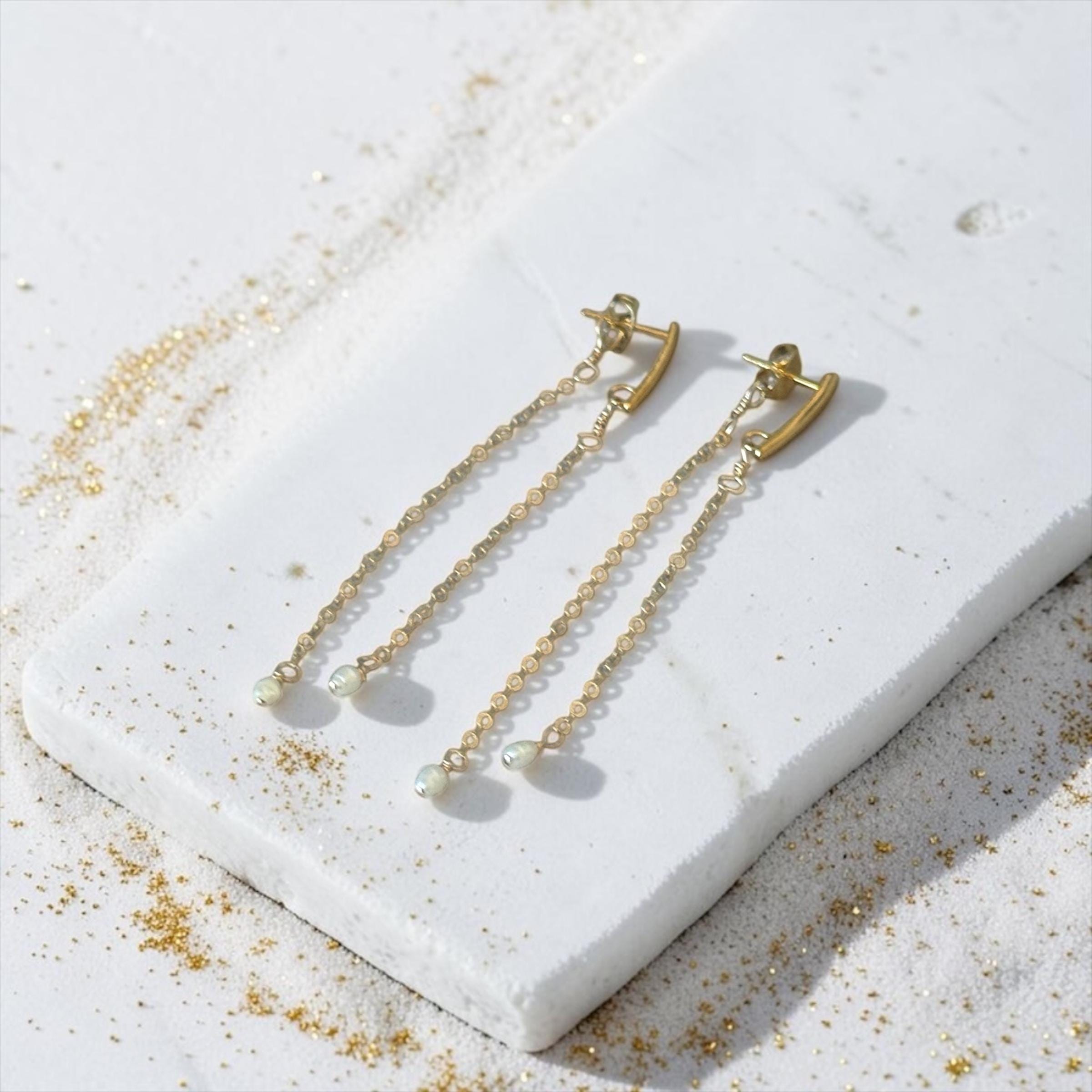 Pearl & Golden Thread Earrings