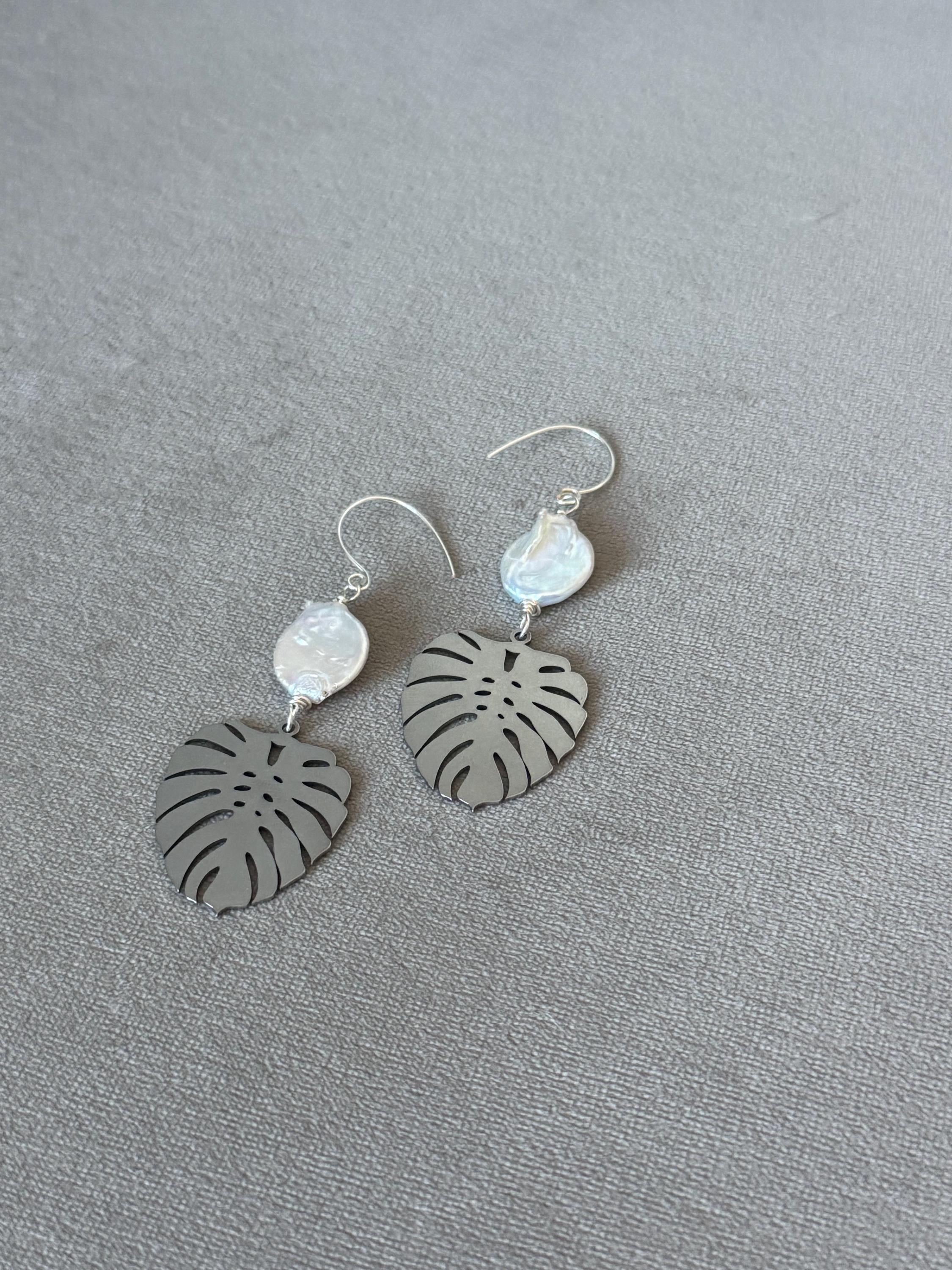 Silver Tropic Pearl Earrings