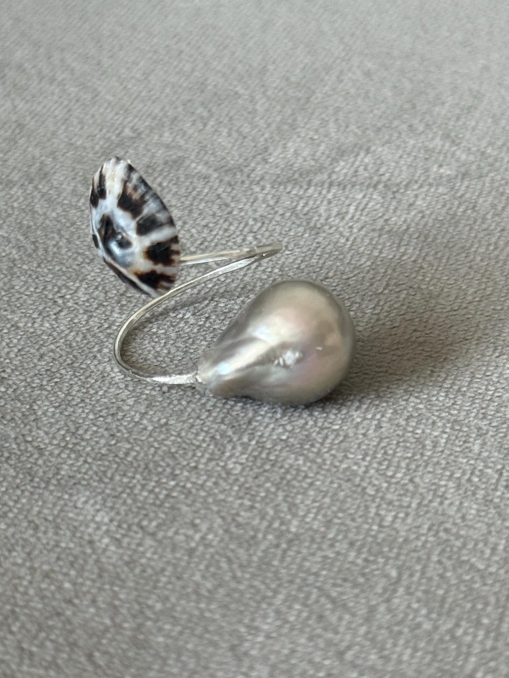 Tidal Relic Opihi & Pearl Hammered Ring