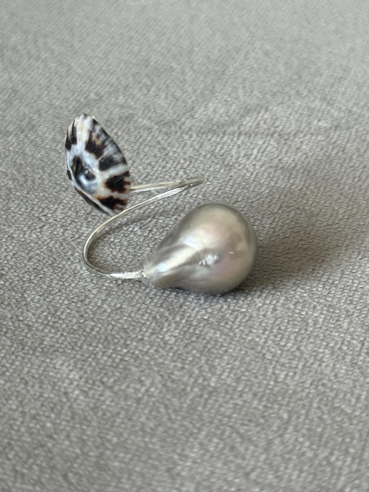 Tidal Relic Opihi & Pearl Hammered Ring