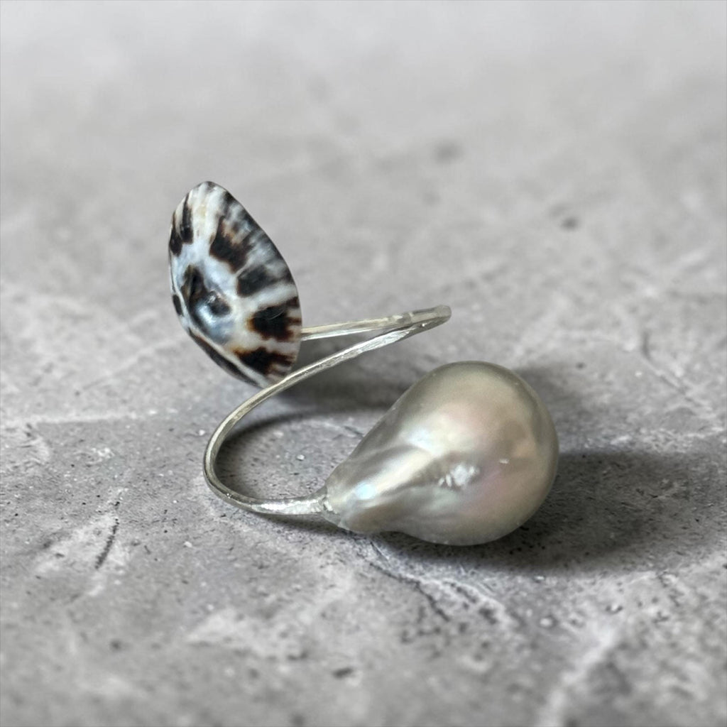 Tidal Relic Opihi & Pearl Hammered Ring
