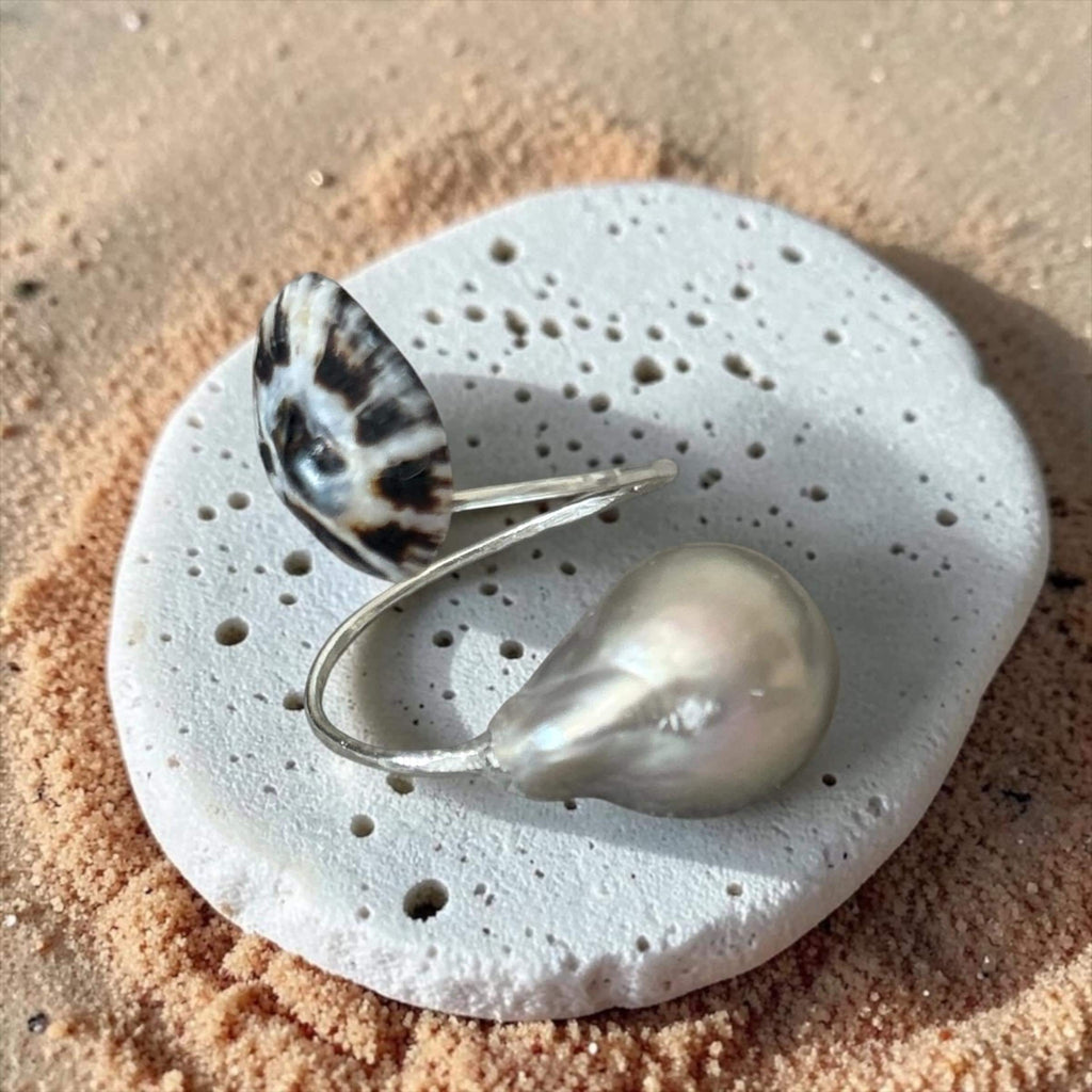 Tidal Relic Opihi & Pearl Hammered Ring