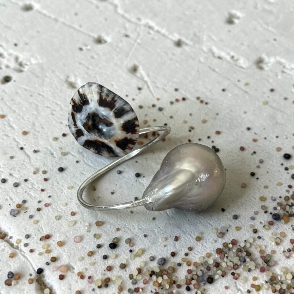 Tidal Relic Opihi & Pearl Hammered Ring
