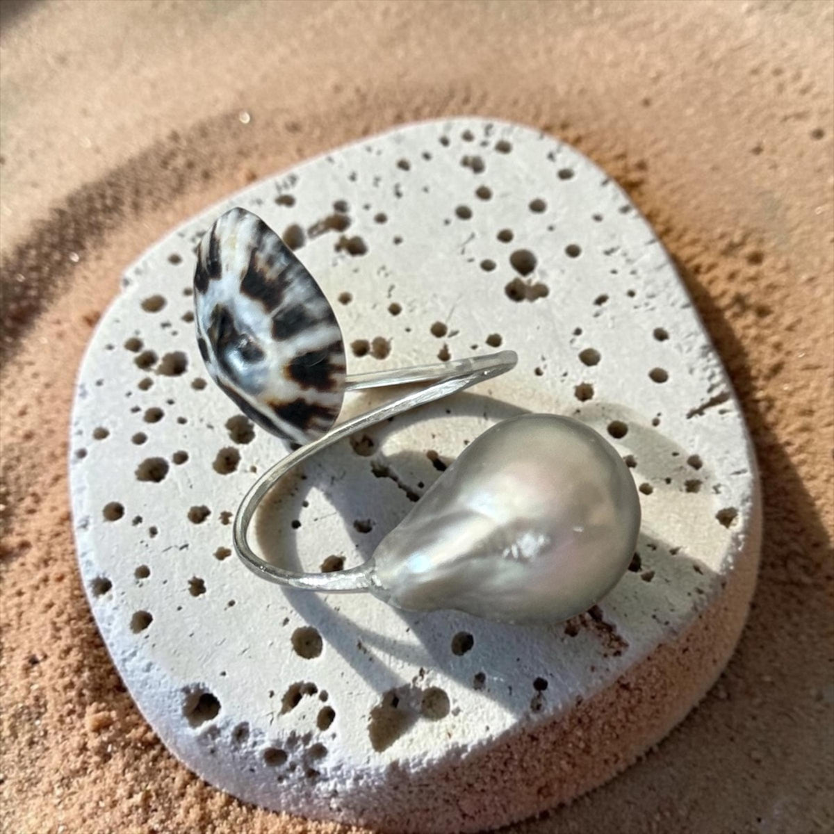 Tidal Relic Opihi & Pearl Hammered Ring