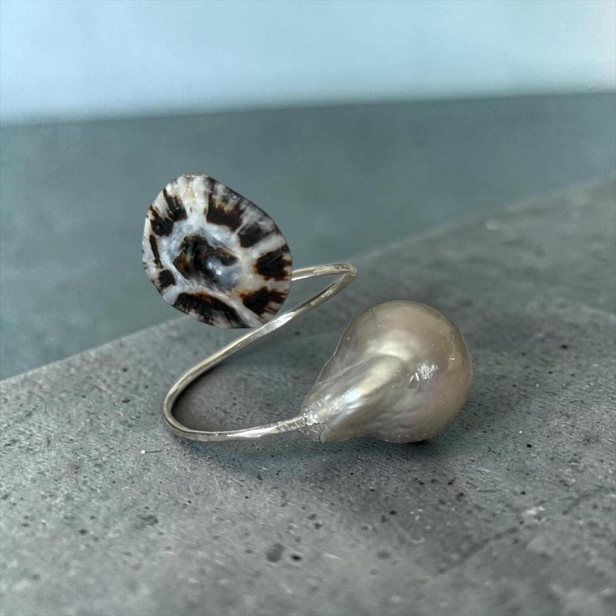 Tidal Relic Opihi & Pearl Hammered Ring