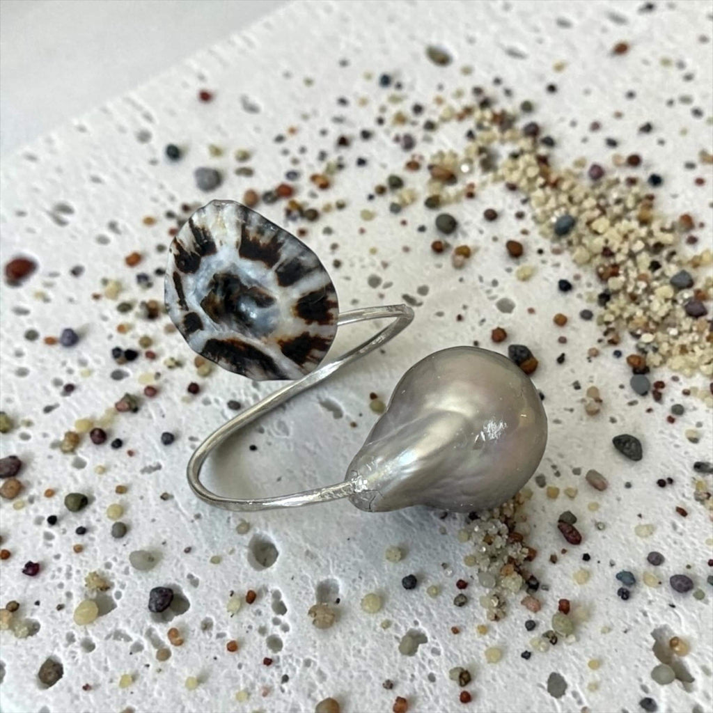 Tidal Relic Opihi & Pearl Hammered Ring