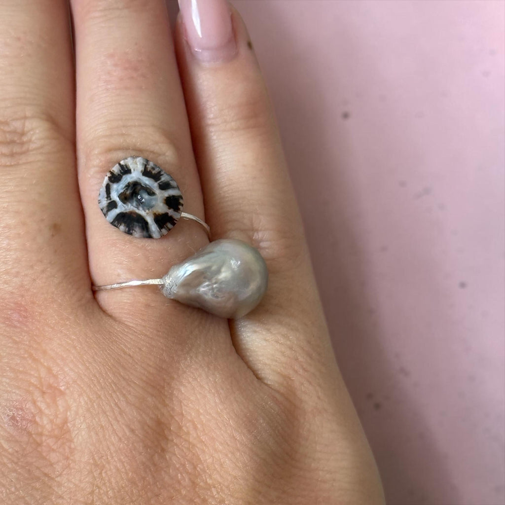 Tidal Relic Opihi & Pearl Hammered Ring